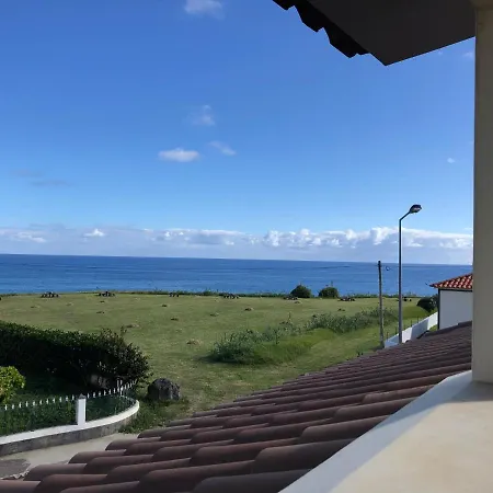 Mountain And Ocean View ゲストハウス Água de Alto