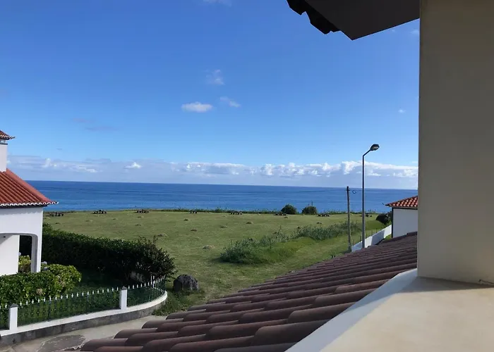 Mountain And Ocean View ゲストハウス Água de Alto