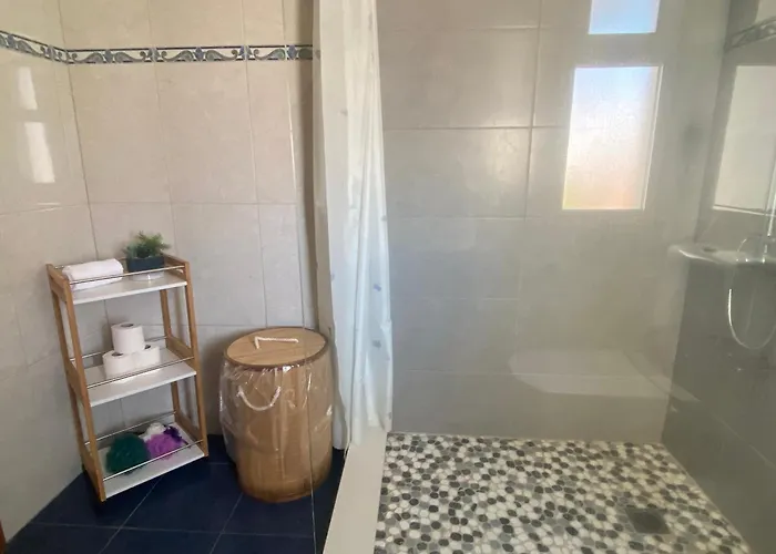 Mountain And Ocean View ゲストハウス